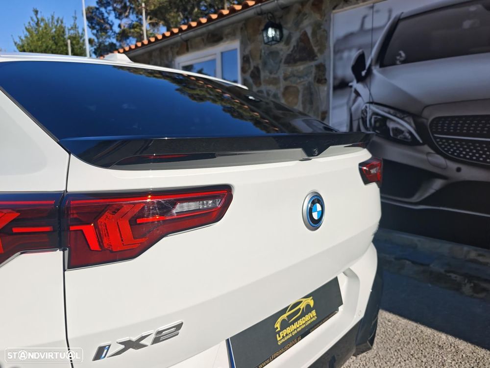BMW iX2 eDrive20 Pack Desportivo M - 14