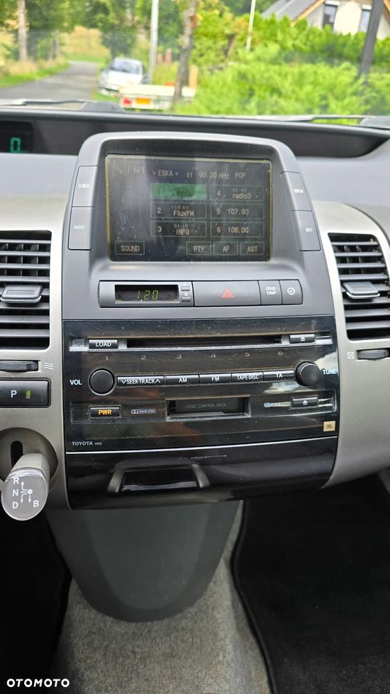 Toyota Prius ver--hybrid-executive - 13