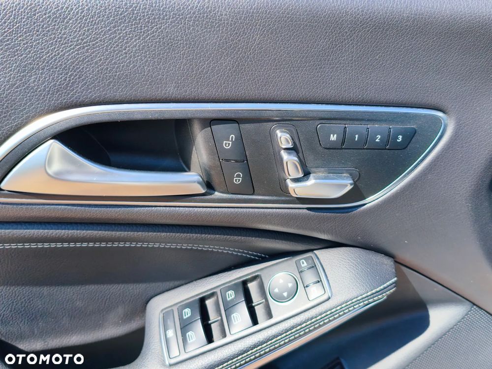 Mercedes-Benz CLA 250 4Matic 7G-DCT - 21