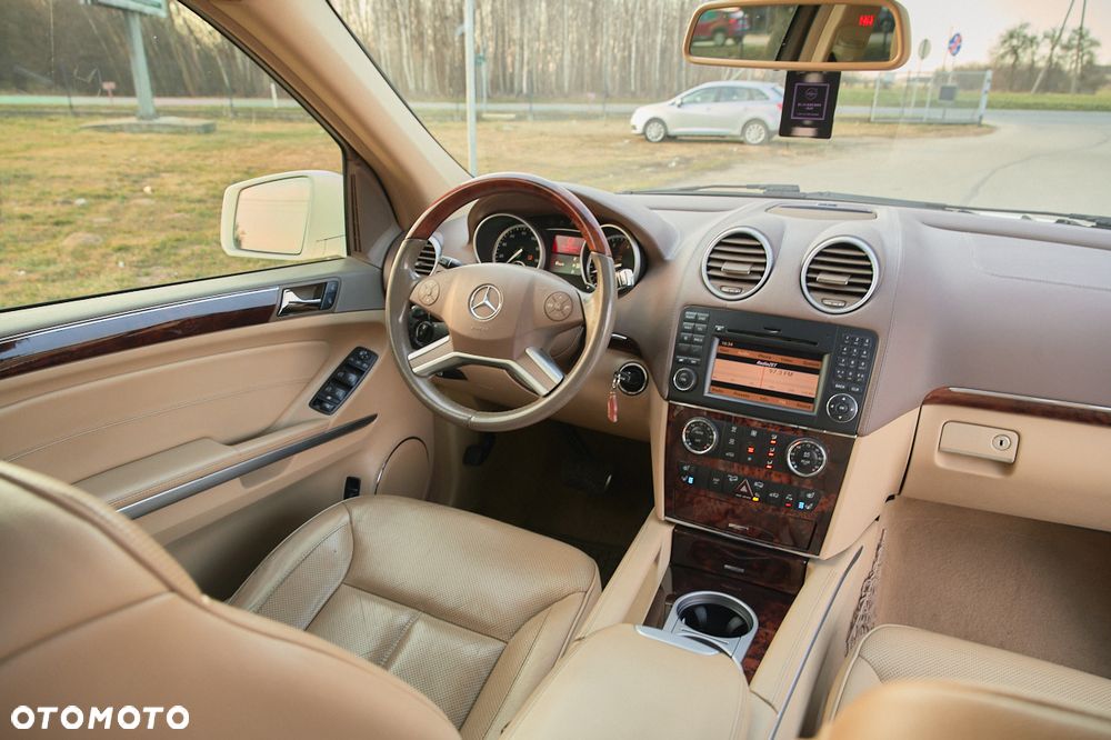 Mercedes-Benz GL 450 4Matic 7G-TRONIC Grand Edition - 32