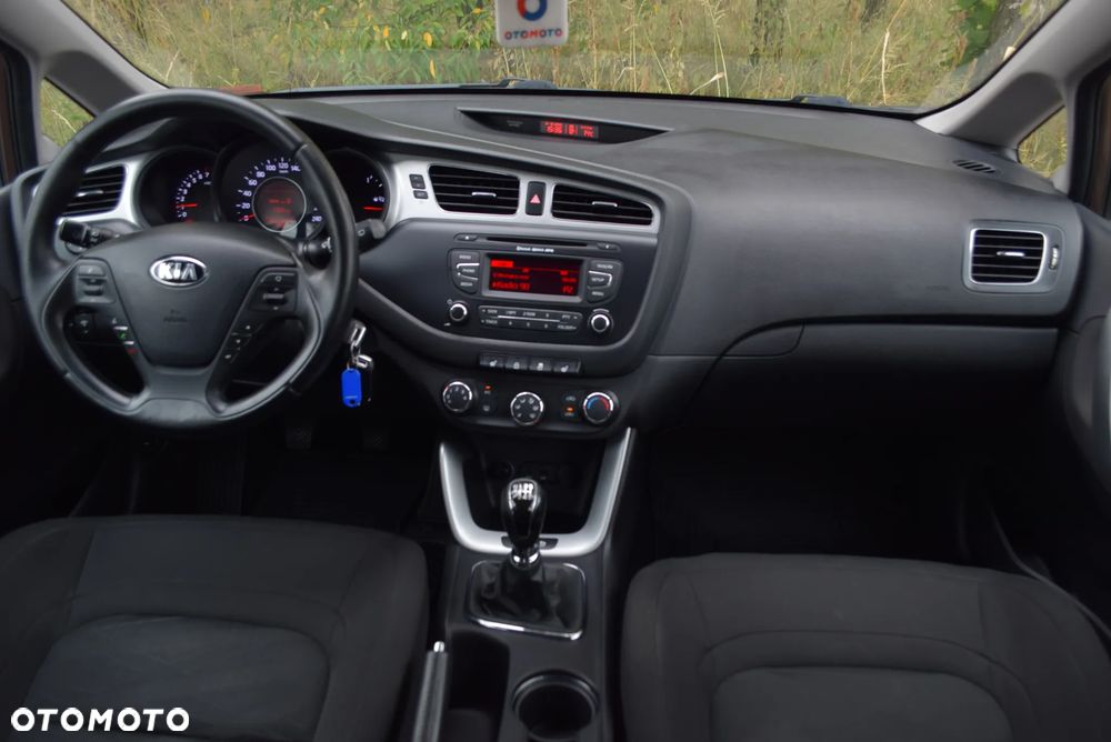 Kia Ceed 1.6 GDI Dream Team Edition - 13