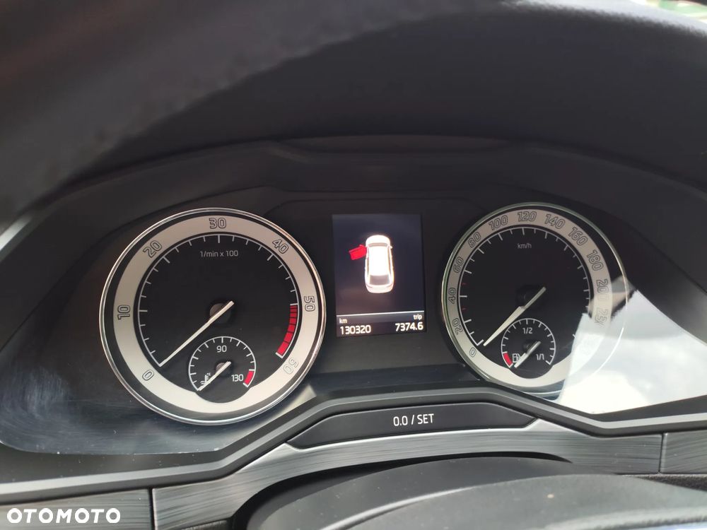 Skoda Superb 2.0 TDI SCR Ambition - 9