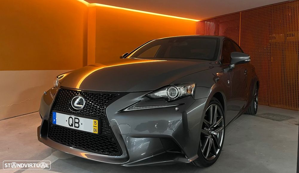 Lexus IS 300H F Sport - 1