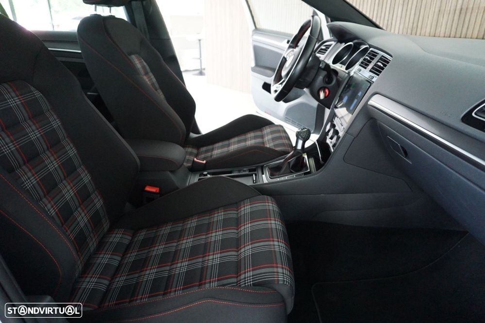 VW Golf 2.0 TSi GTi Performance - 13