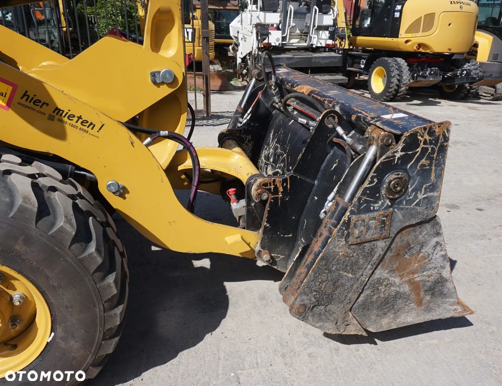 Caterpillar CAT 906 - 3