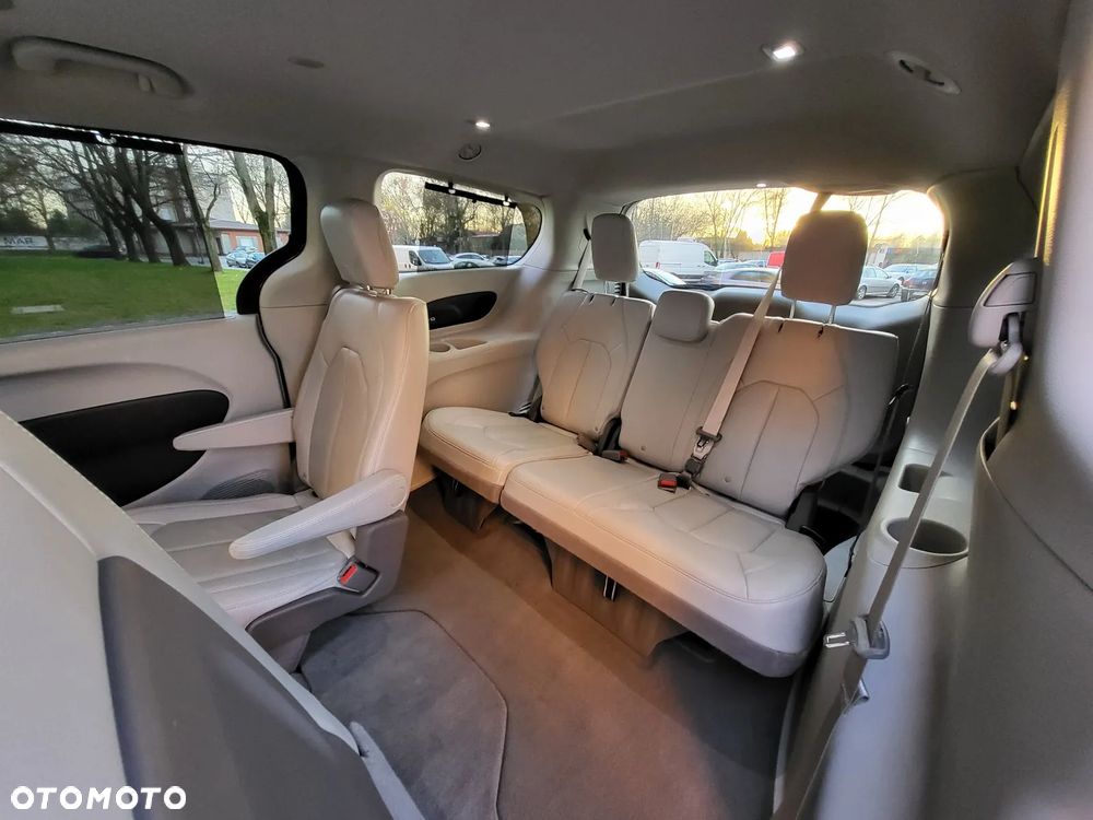 Chrysler Pacifica - 24