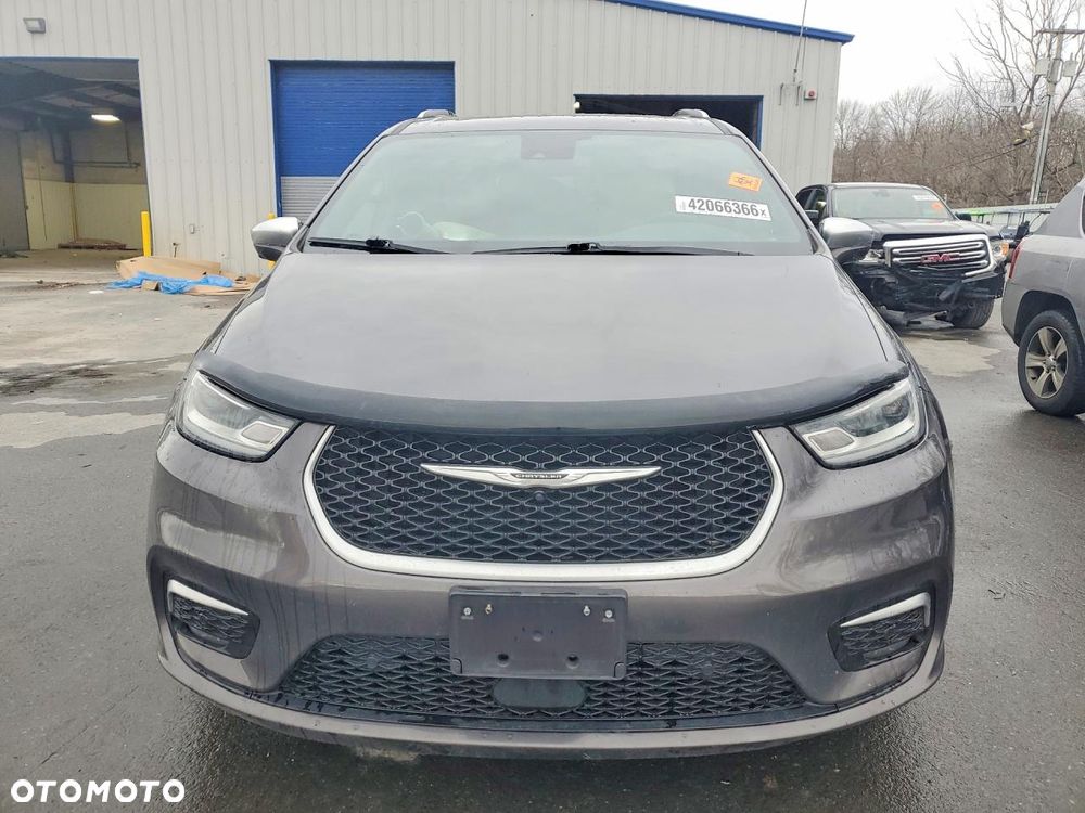 Chrysler Pacifica - 5