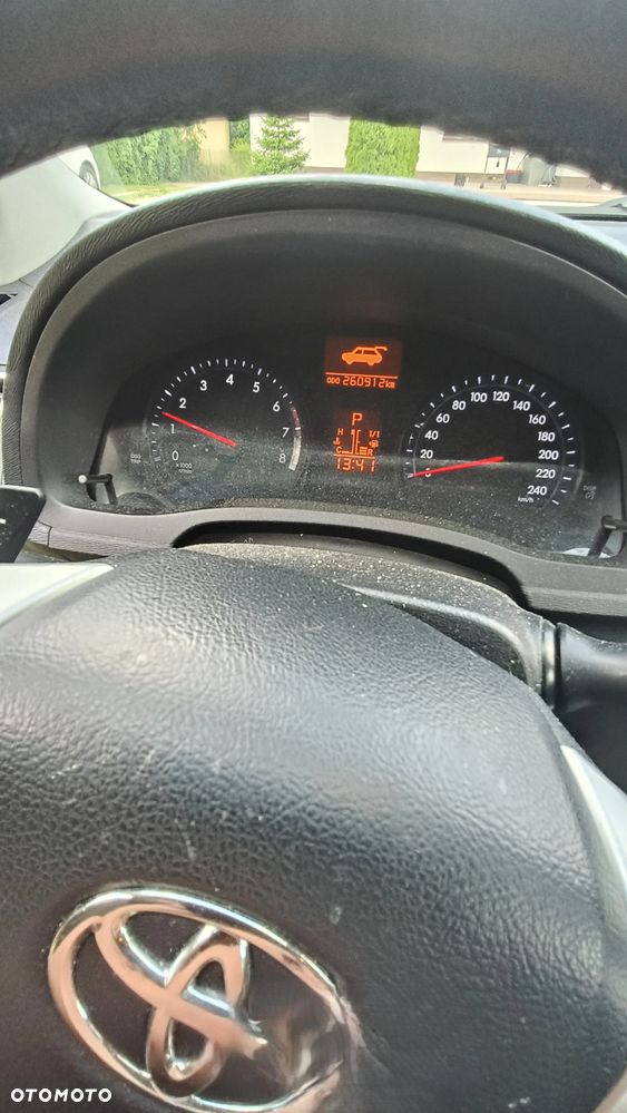 Toyota Avensis - 18