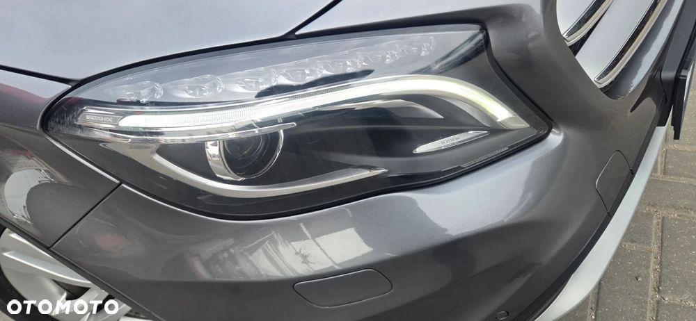 Mercedes-Benz GLA 250 7G-DCT StreetStyle - 23