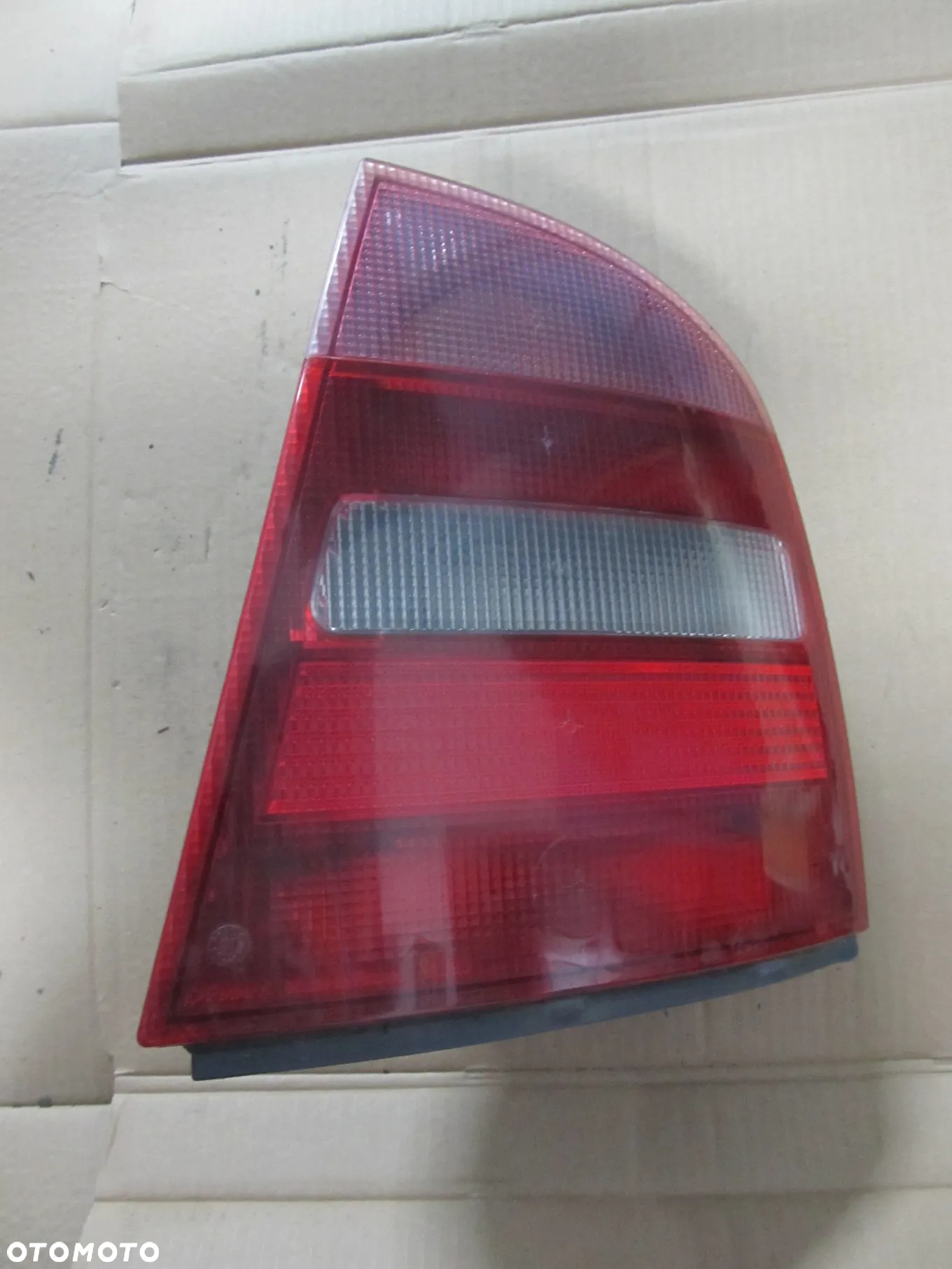 Skoda Octavia 1 I Sedan HB Części Lampa Tylna Lewa Prawa Tył Lewy Prawy - 2