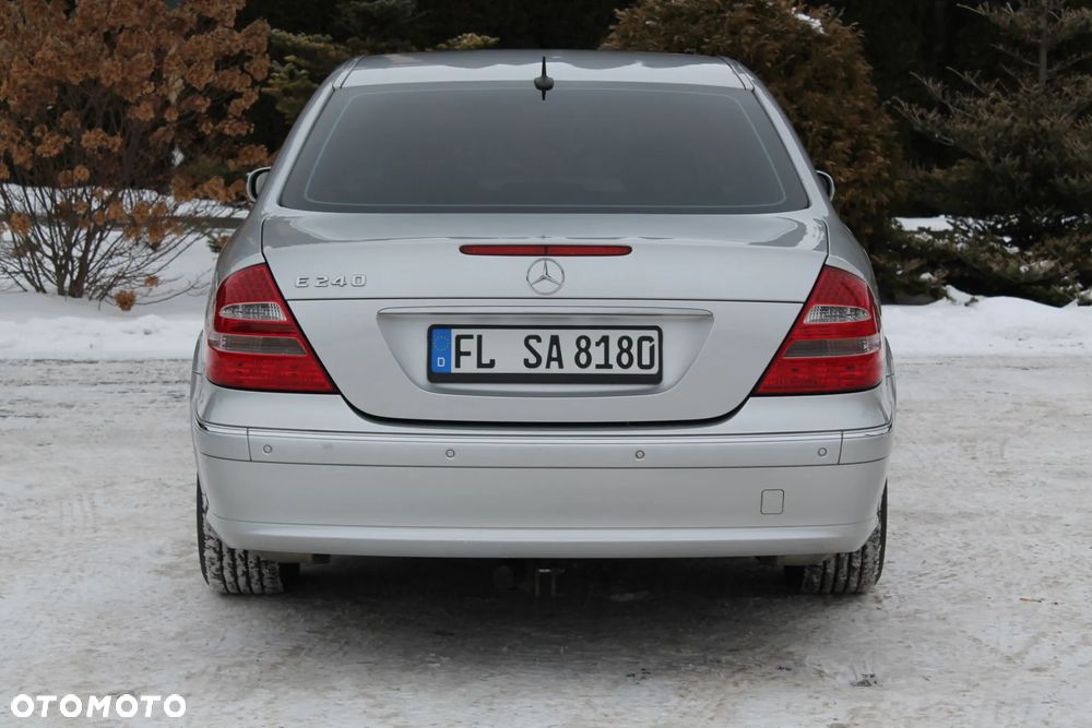 Mercedes-Benz Klasa E 240 4Matic Avantgarde - 16