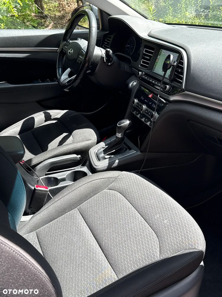 Hyundai Elantra 1.6 Style - 19
