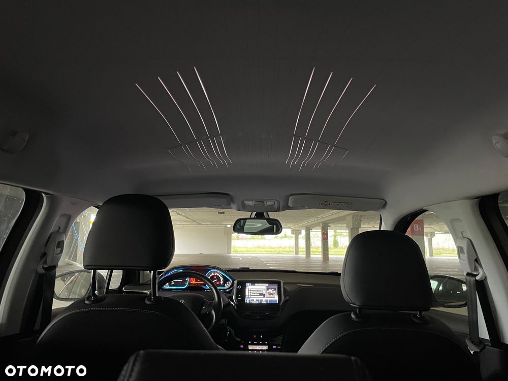 Peugeot 2008 1.2 Pure Tech Allure S&S - 21