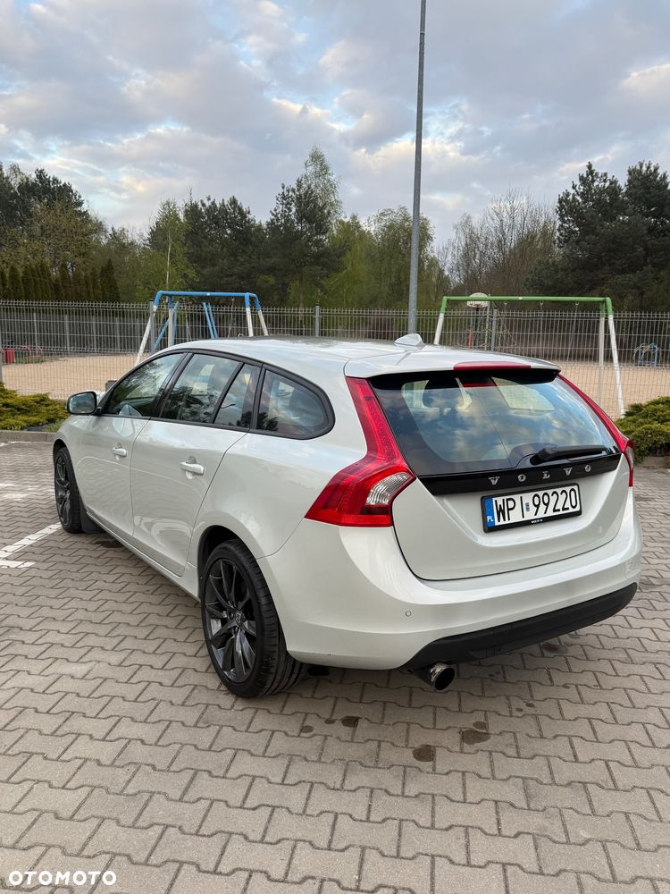 Volvo V60 D3 Momentum - 4
