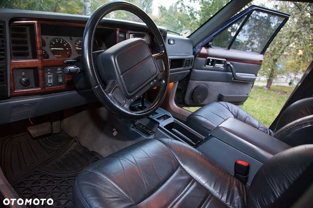 Jeep Cherokee - 12