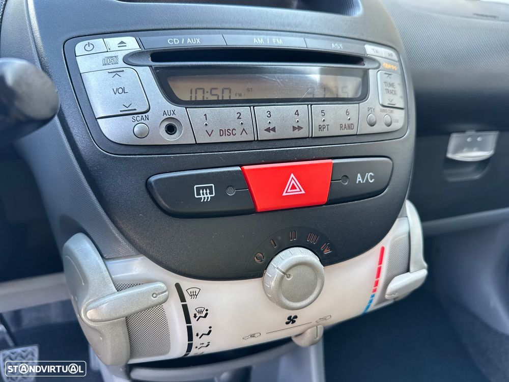 Peugeot 107 1.0 Trendy - 24