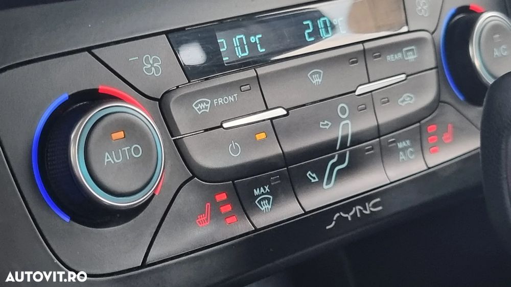 Ford Focus 1.5 TDCi Powershift Titanium - 11