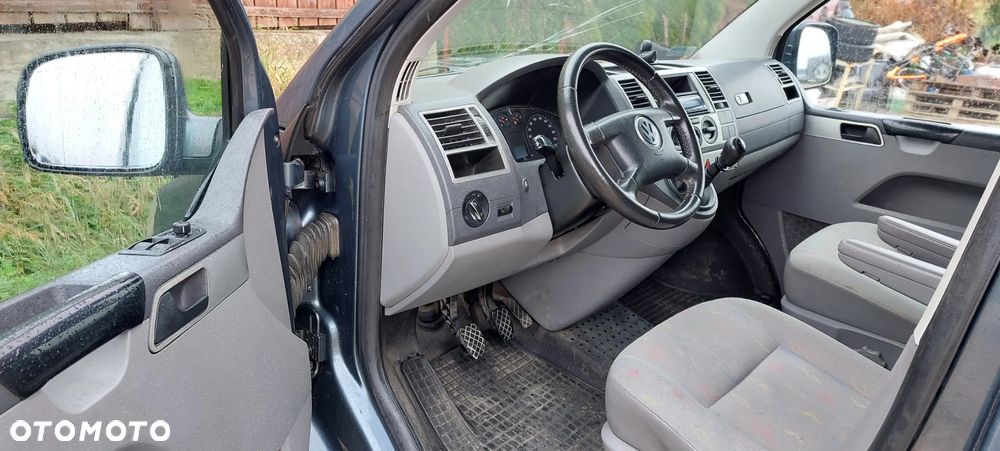 Volkswagen Caravelle - 12