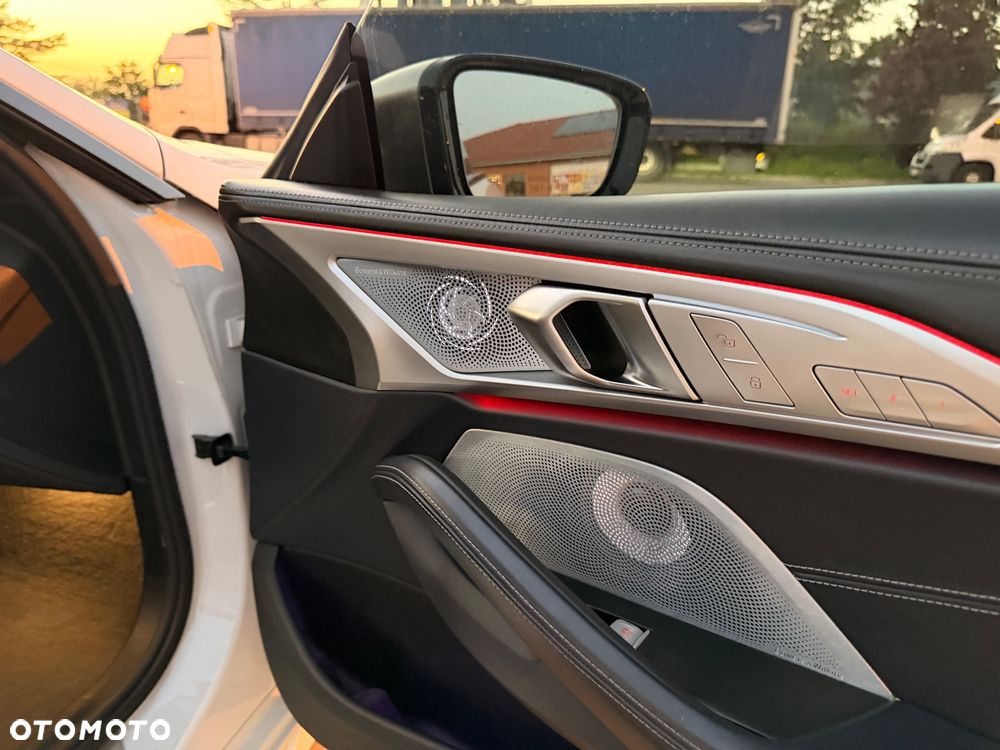 BMW Seria 8 - 21