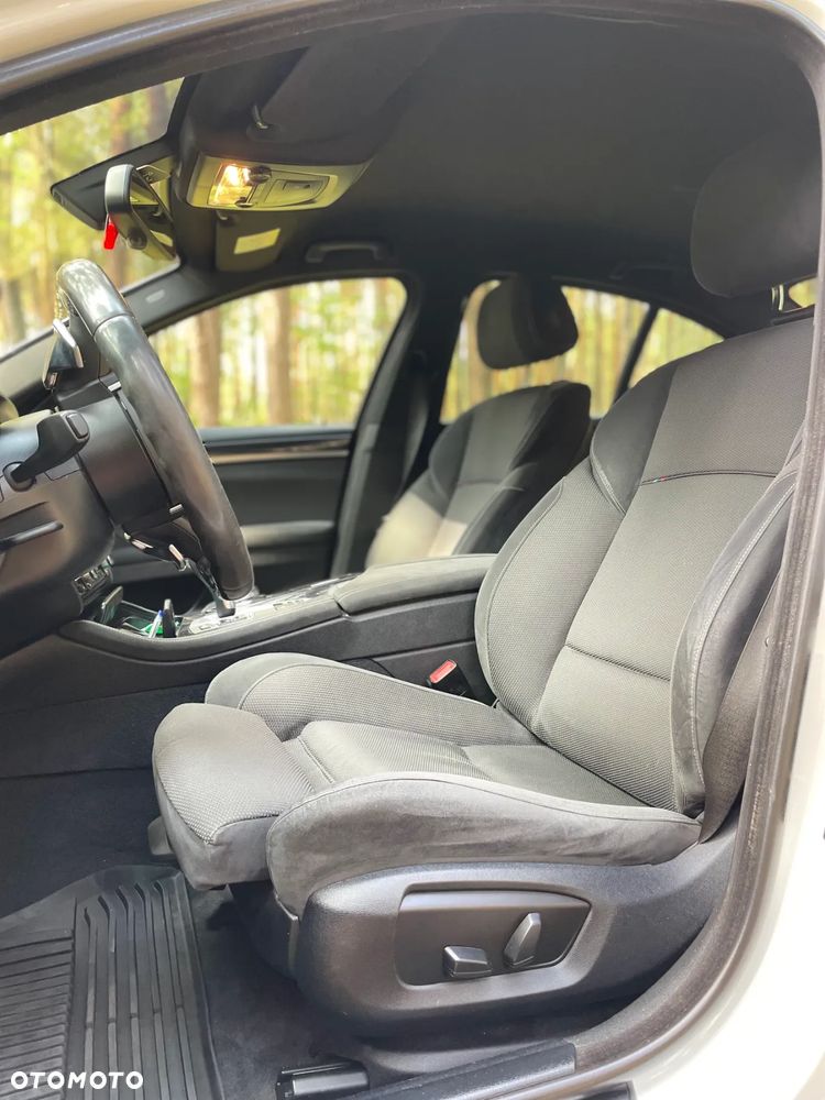 BMW Seria 5 520d xDrive - 14