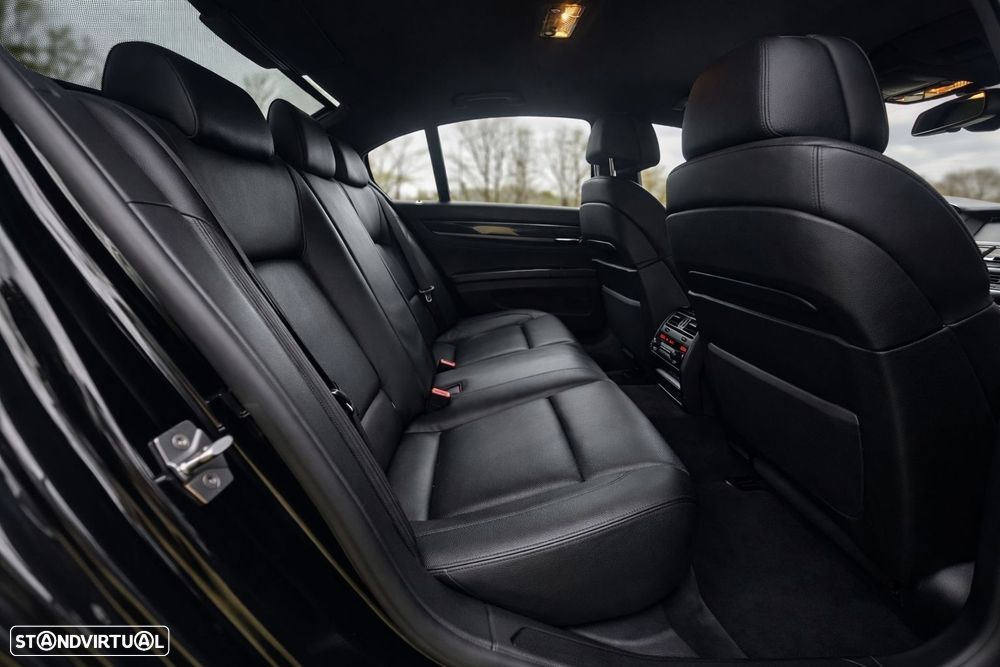 BMW 740 d Pack M - 25