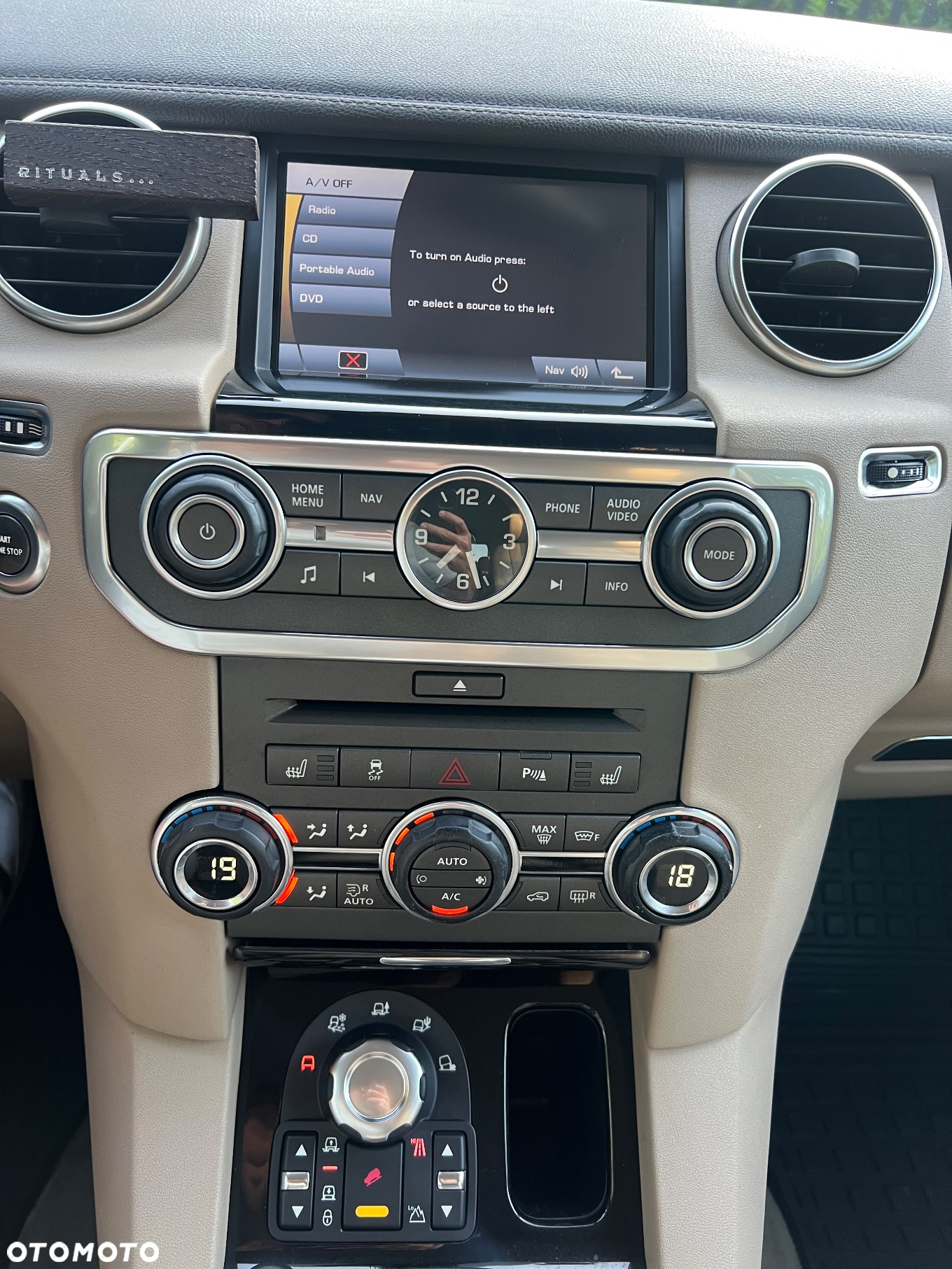 Land Rover Discovery IV 2.7D V6 HSE - 26
