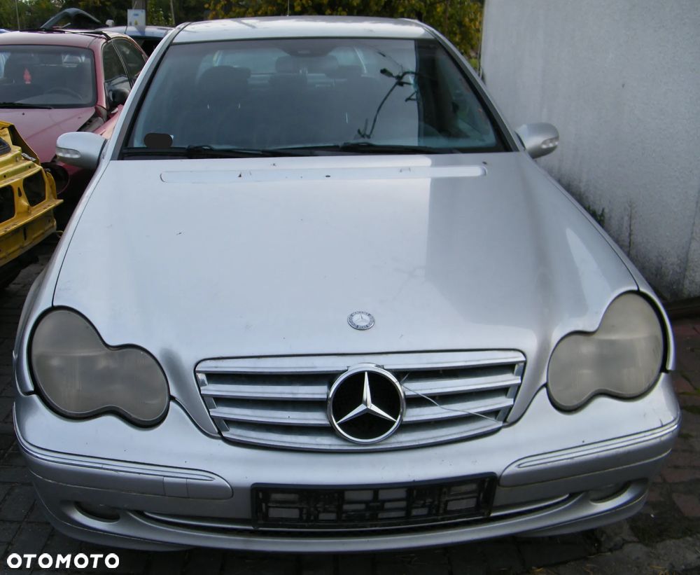 Mercedes C klasa W203 (00-04r.) 2.2D 142KM. Silnik D 611962 (OM611)  Skrzynia D 722699 lakier 744. Cały na części GWARANCJA !!!  Przód Tył Zestaw Komplet Drzwi Klapa Zderzak Błotnik Maska Grill Atrapa Szyba Pas Lampa Lusterko Boczki Fotel Kanapa Kokpit Deska Rozdzielcza Przełącznik Włącznik Sterownik Przewody Wiązka Instalacja Moduł Komputer Czujnik Listwa Pompa Alternator Wtryski Głowica Rozrusznik Kompresor Sprzęgło Dwumas Silnik Skrzynia ABS Klimatyzacji Paliwa Wspomagania Kolektor Turbina Przepustnica Zawór Chłodnica Koło Hak Belka Sanki Zawieszenie Mcpherson Półoś Amortyzator Wydech Tłumik Zacisk Most - 2