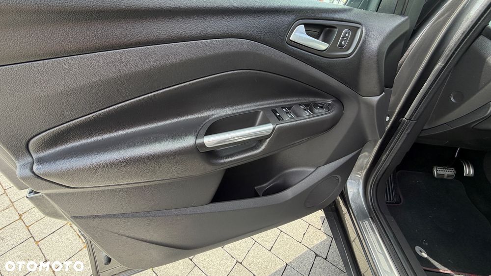 Ford Kuga 2.0 TDCi 2x4 ST-Line - 9