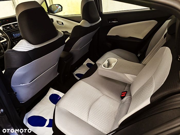 Toyota Prius - 32