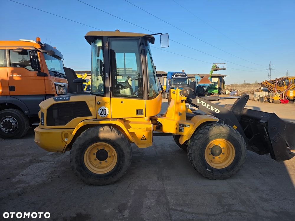 Volvo L30G Krokodyl Widly z Niemiec Cat Liebherr Atlas - 3