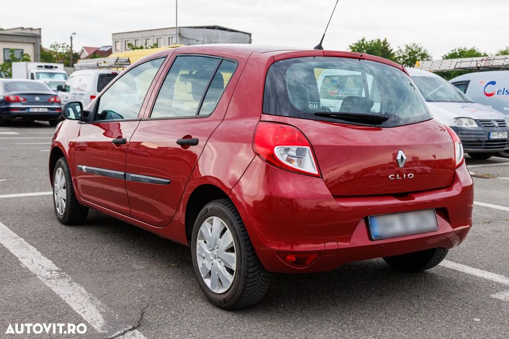 Renault Clio III 1.2 16V Authentique - 3