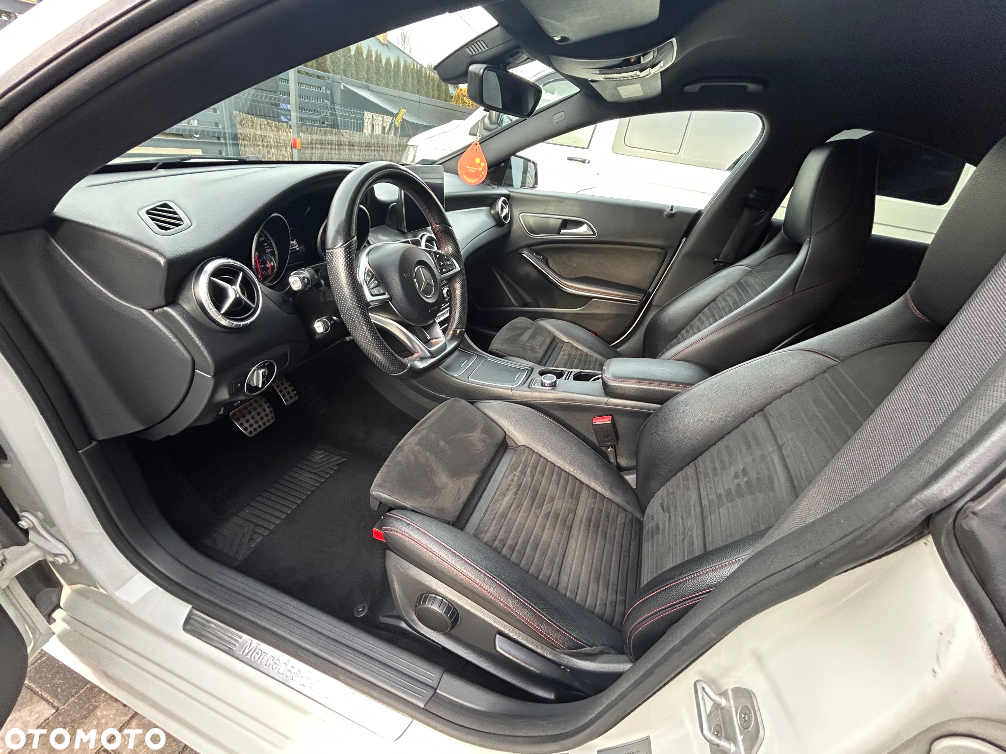 Mercedes-Benz CLA 200 7G-DCT - 14