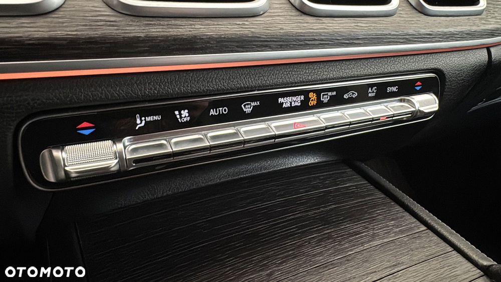 Mercedes-Benz GLE 300 d 4-Matic - 28