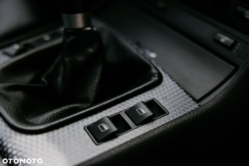 BMW Seria 3 330d Edition Sport - 11