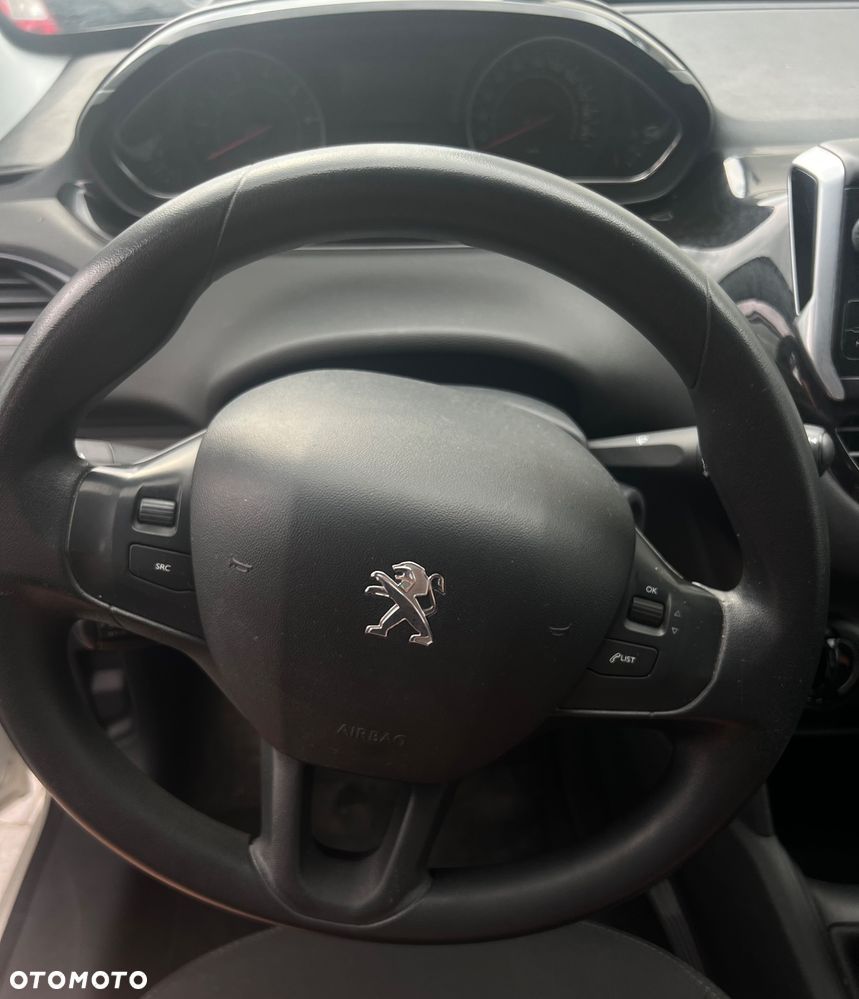 Peugeot 208 - 10