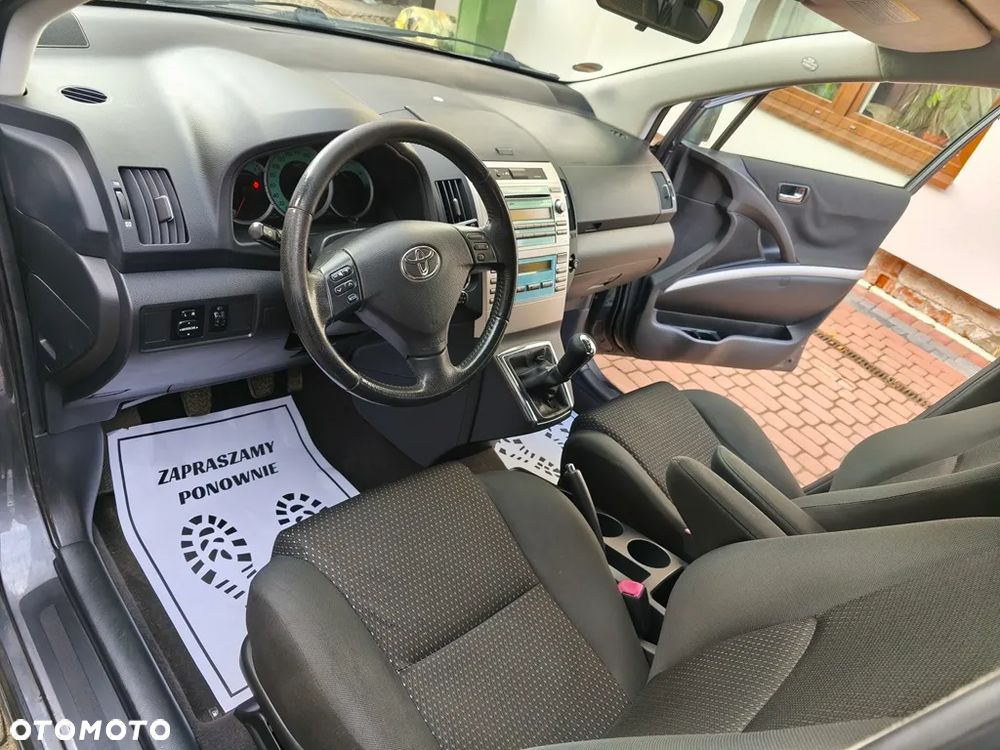 Toyota Corolla Verso 1.8 Team - 23