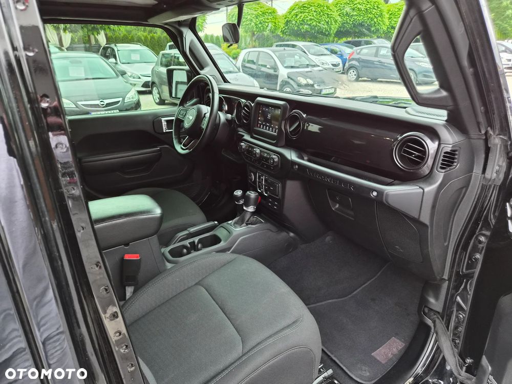 Jeep Wrangler - 25