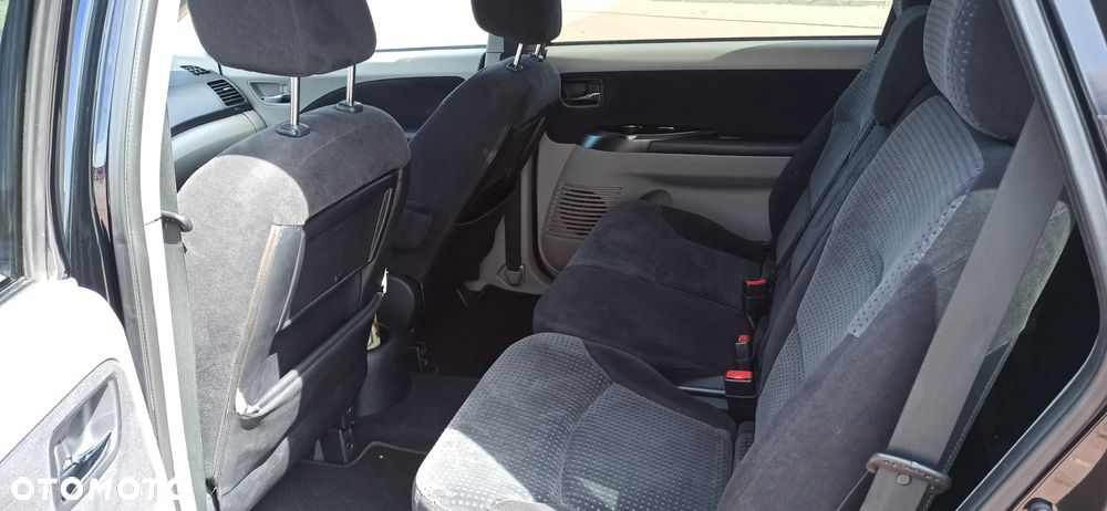 Mitsubishi Grandis - 10