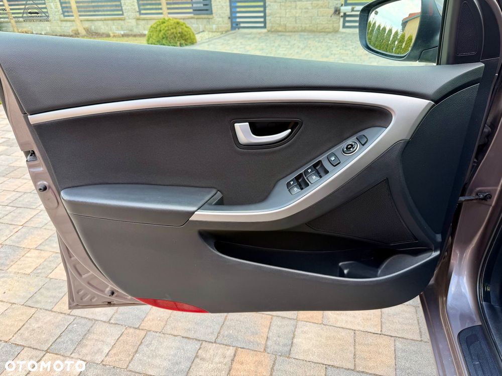 Hyundai i30 1.6 Trend - 14