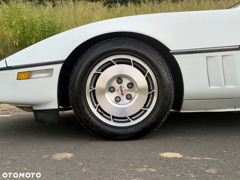 Chevrolet Corvette - 25