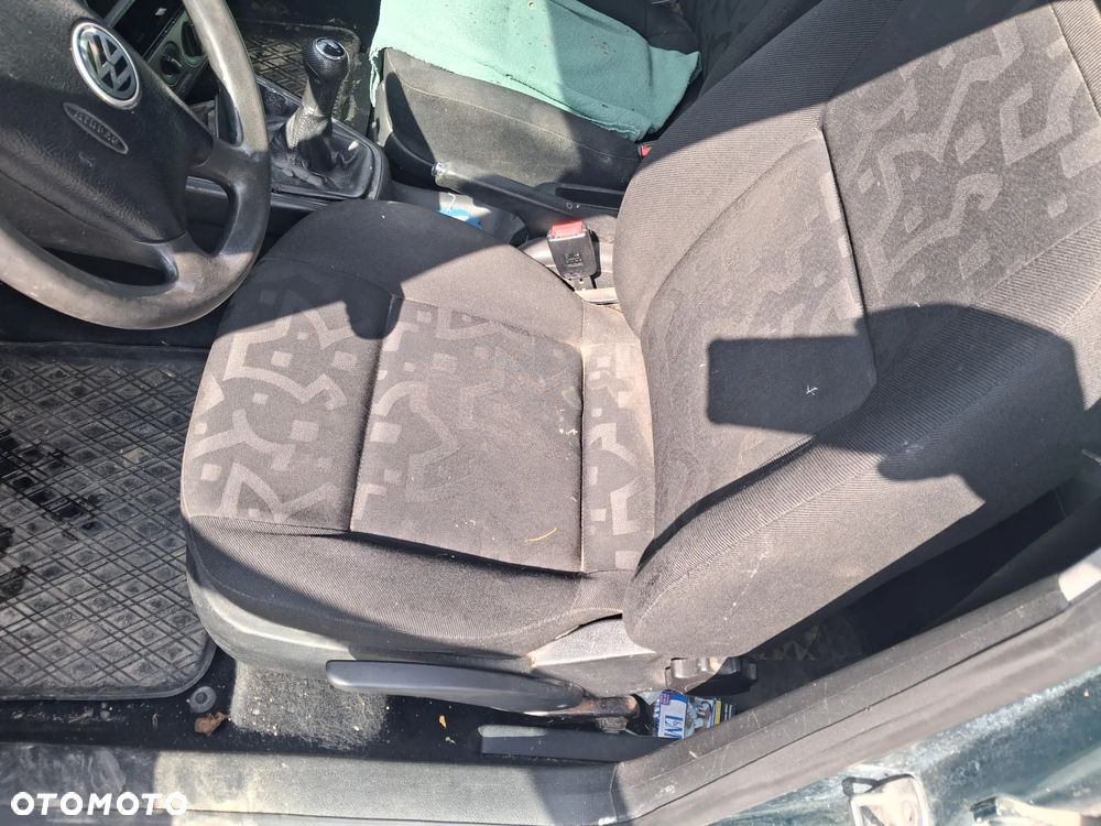 Volkswagen Bora Golf IV 4silnik 1.4 16v 55 Kw 75 KM skrzynia biegów DUU DLP DUW DUS drzwi maska zderzak klapa LC6M lampa grill atrapa lusterko panel sterownik moduł przewód wąż wiązka lewarek maglownica cewka kolektor tłumik wydech alternator rozrusznik fotel kierownica sterownik stacyjka belka sanki mcperson zwrotnica zacisk hamulcowy serwo pompa abs paliwa schowek szyba zamek czujnik sonda sprężarka klimatyzacji zbiorniczek podszybie wahacz zwrotnica NA CZĘŚCI - 13