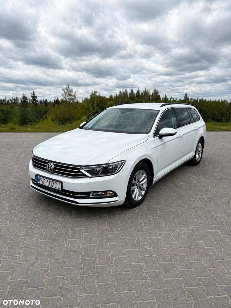 Volkswagen Passat 1.6 TDI SCR DSG Conceptline - 1