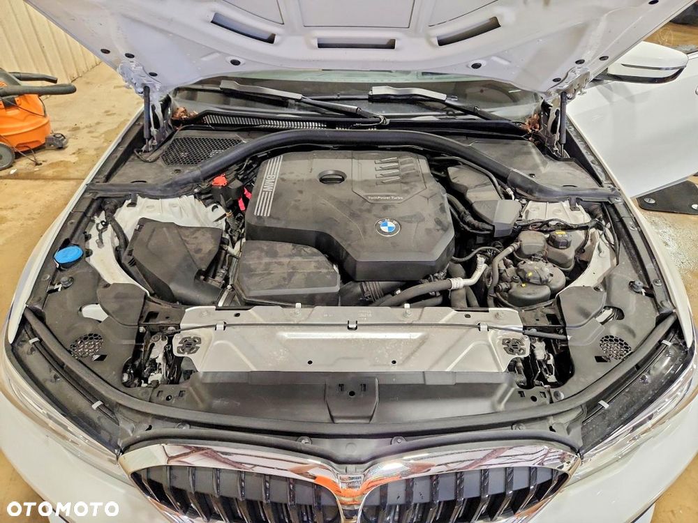 BMW Seria 3 330i Sport Line - 10