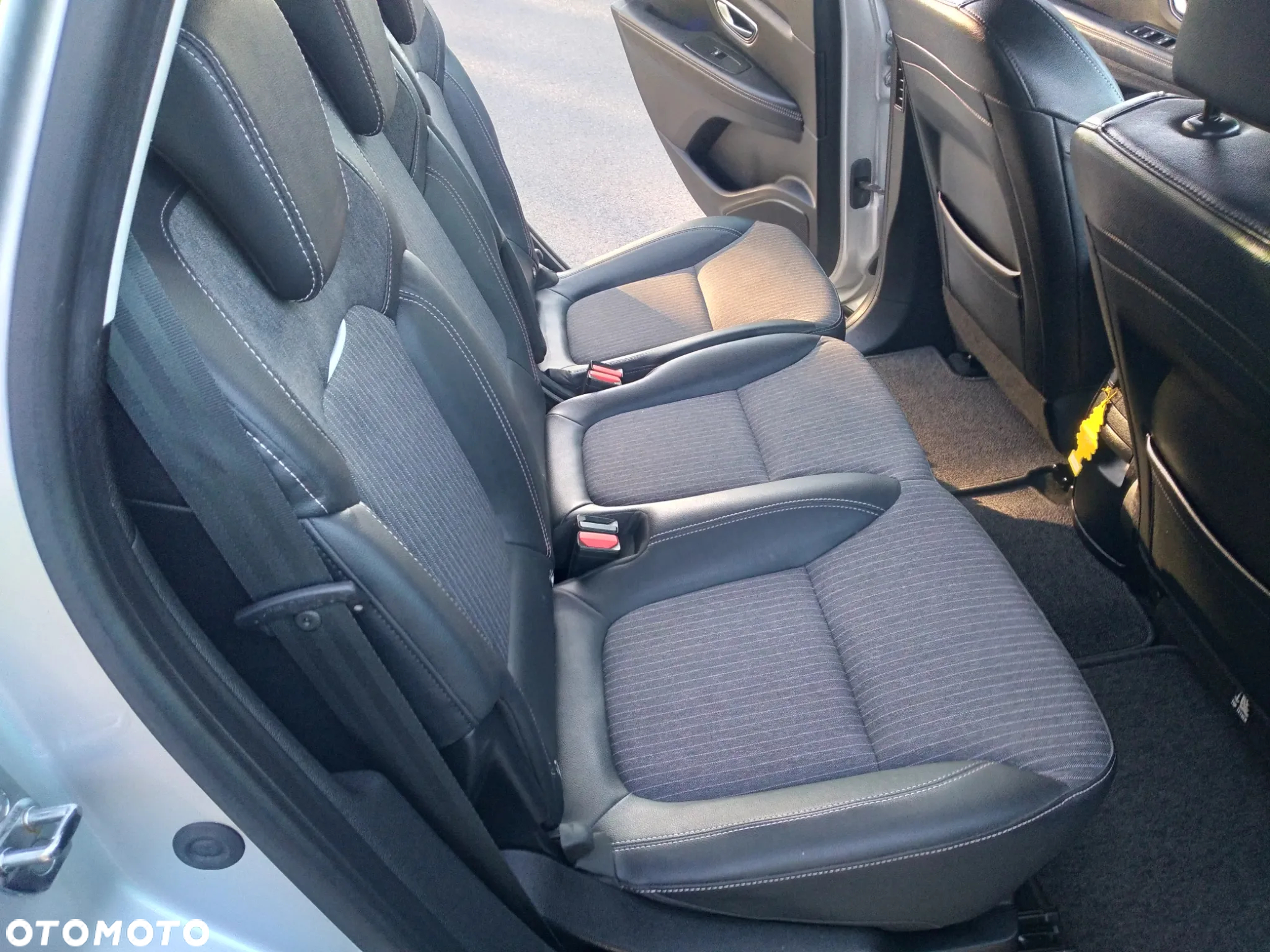 Renault Scenic ENERGY TCe 140 EDC INTENS - 19