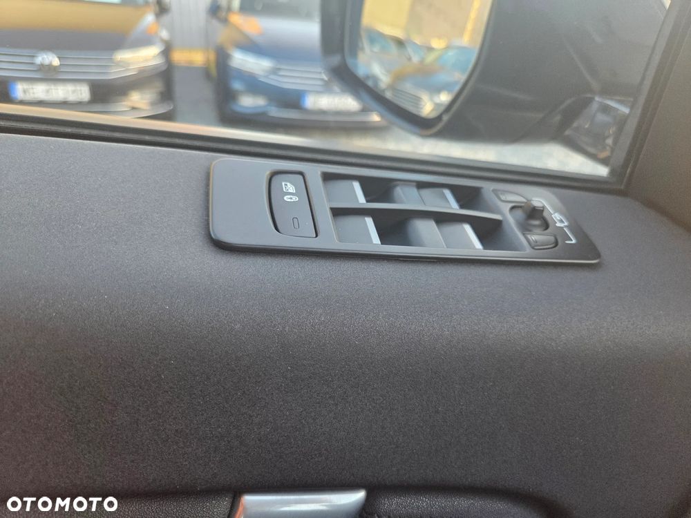 Land Rover Discovery Sport 2.0 D165 mHEV SE - 30