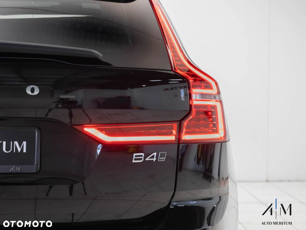 Volvo XC 60 B4 D AWD Ultimate Dark - 12