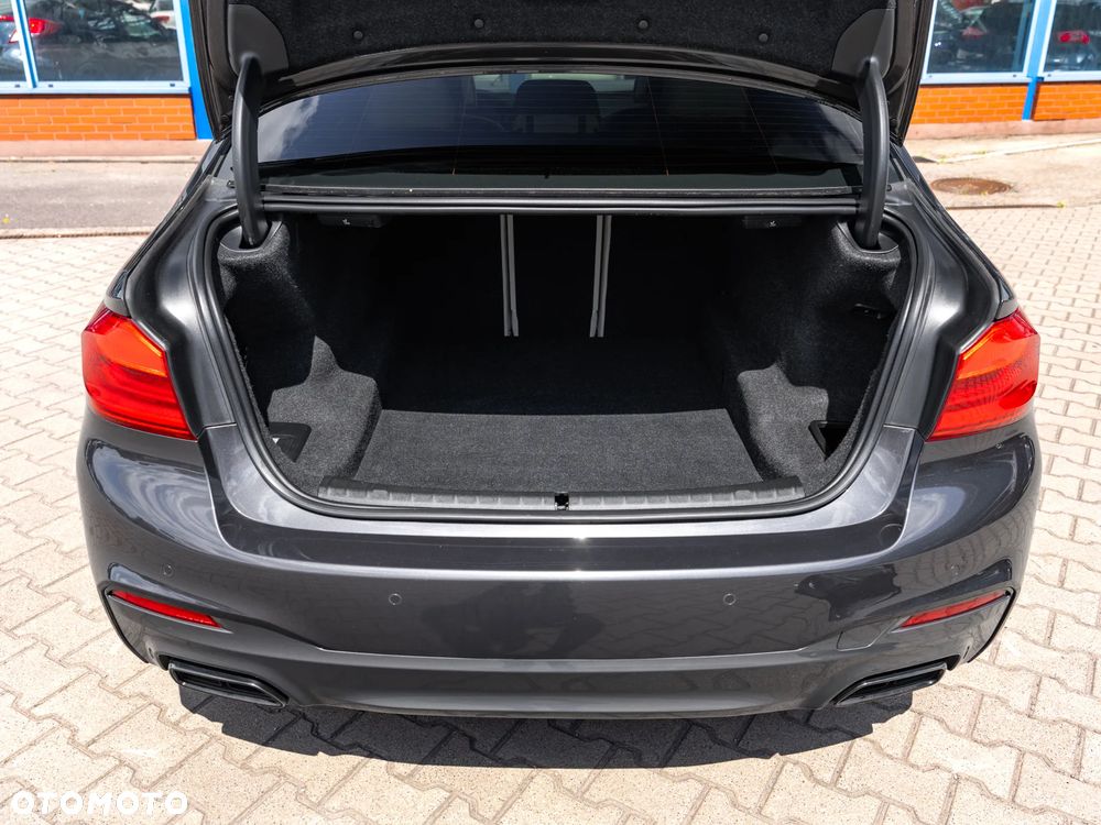 BMW Seria 5 M550i xDrive - 8