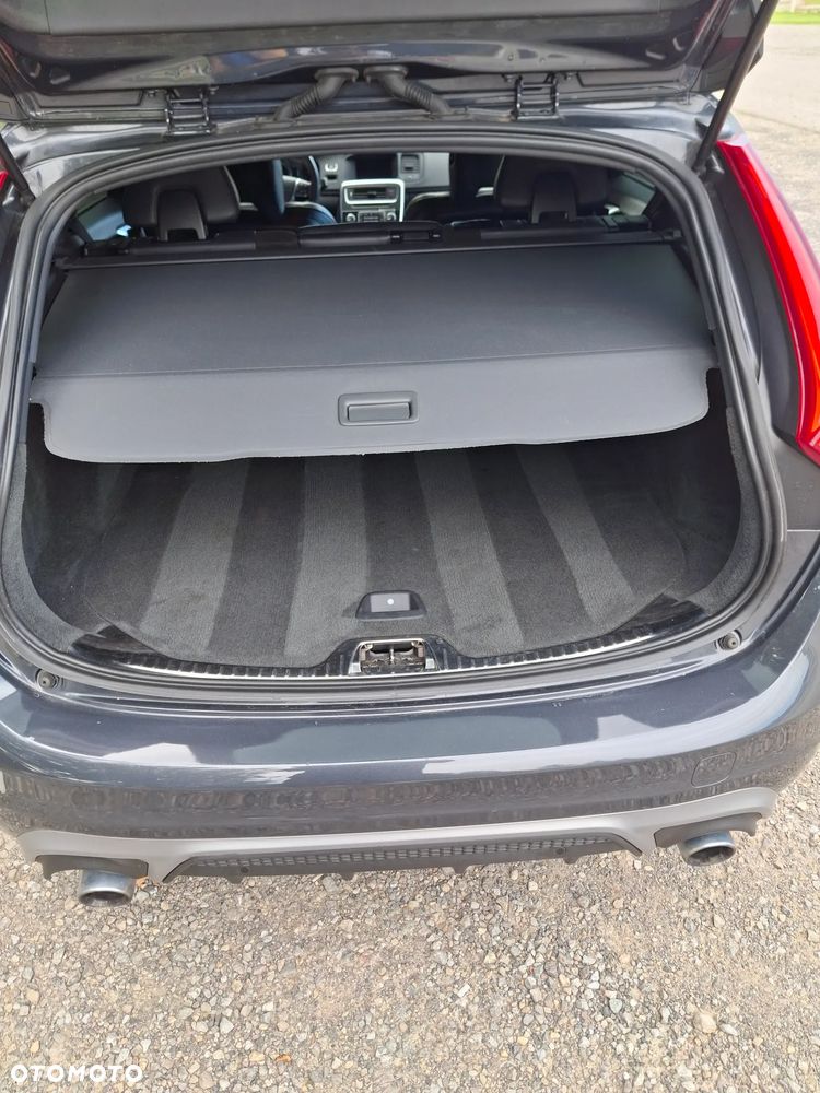 Volvo V60 D2 R-Design - 18