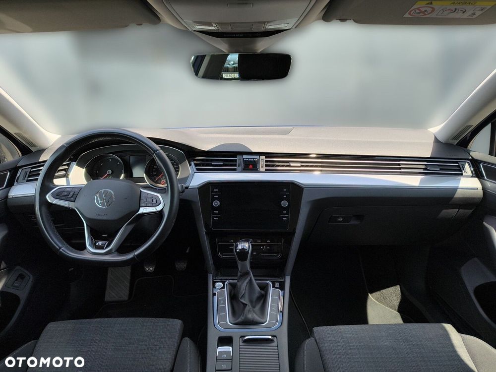 Volkswagen Passat - 32