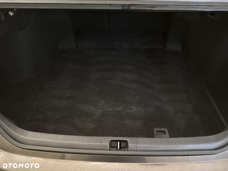 Toyota Camry 2.5 Hybrid Executive CVT - 23